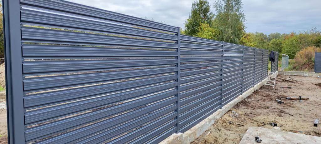 забор из штакетника ral7024/7024 серый графит двусторонний фото8 в Перми