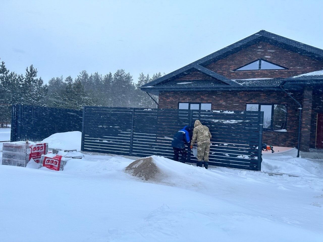 Забор-ранчо из металлопланкена 26м RAL7024 Серый Графит МАТТЕ фото 1 в Перми