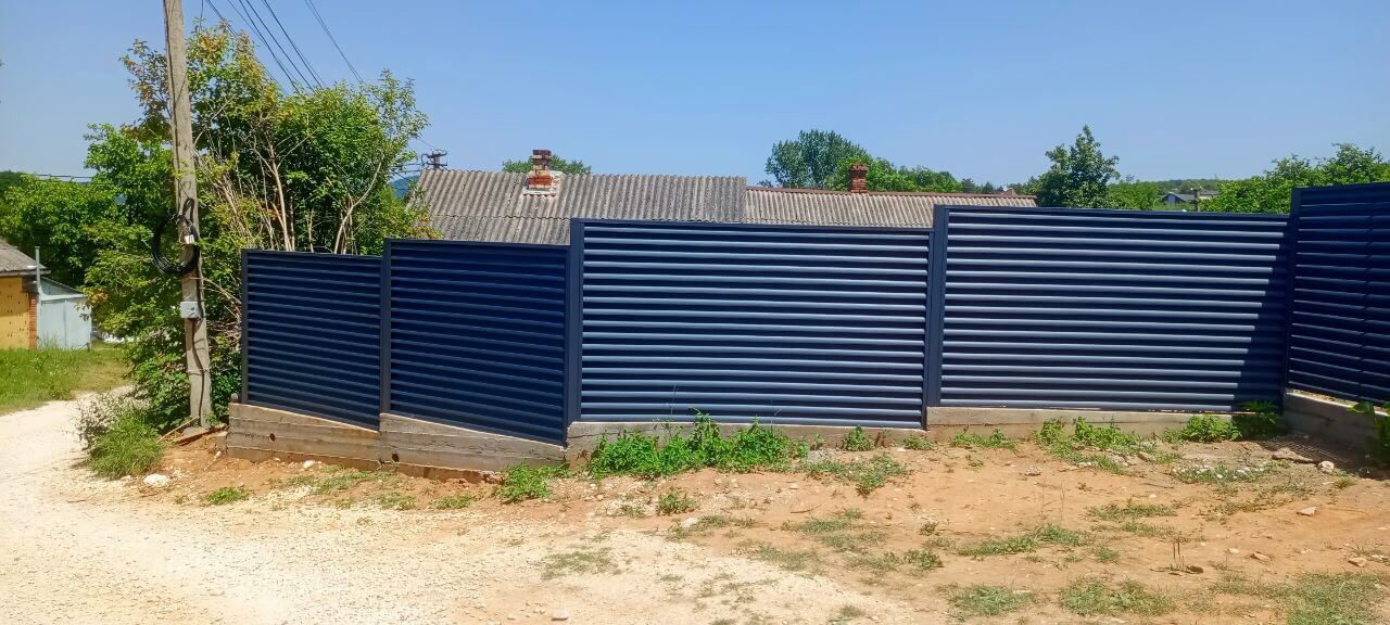 Забор-жалюзи из ламелей Еврожалюзи 53м RAL7024 Серый Графит МАТТЕ фото 6 в Перми