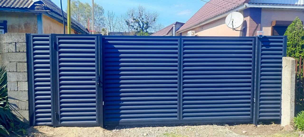 Забор-жалюзи из ламелей Еврожалюзи 53м RAL7024 Серый Графит МАТТЕ фото 1 в Перми