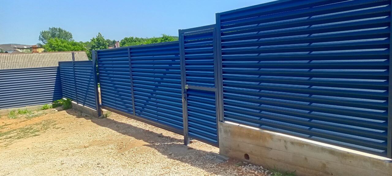 Забор-жалюзи из ламелей Еврожалюзи 53м RAL7024 Серый Графит МАТТЕ фото 15 в Перми