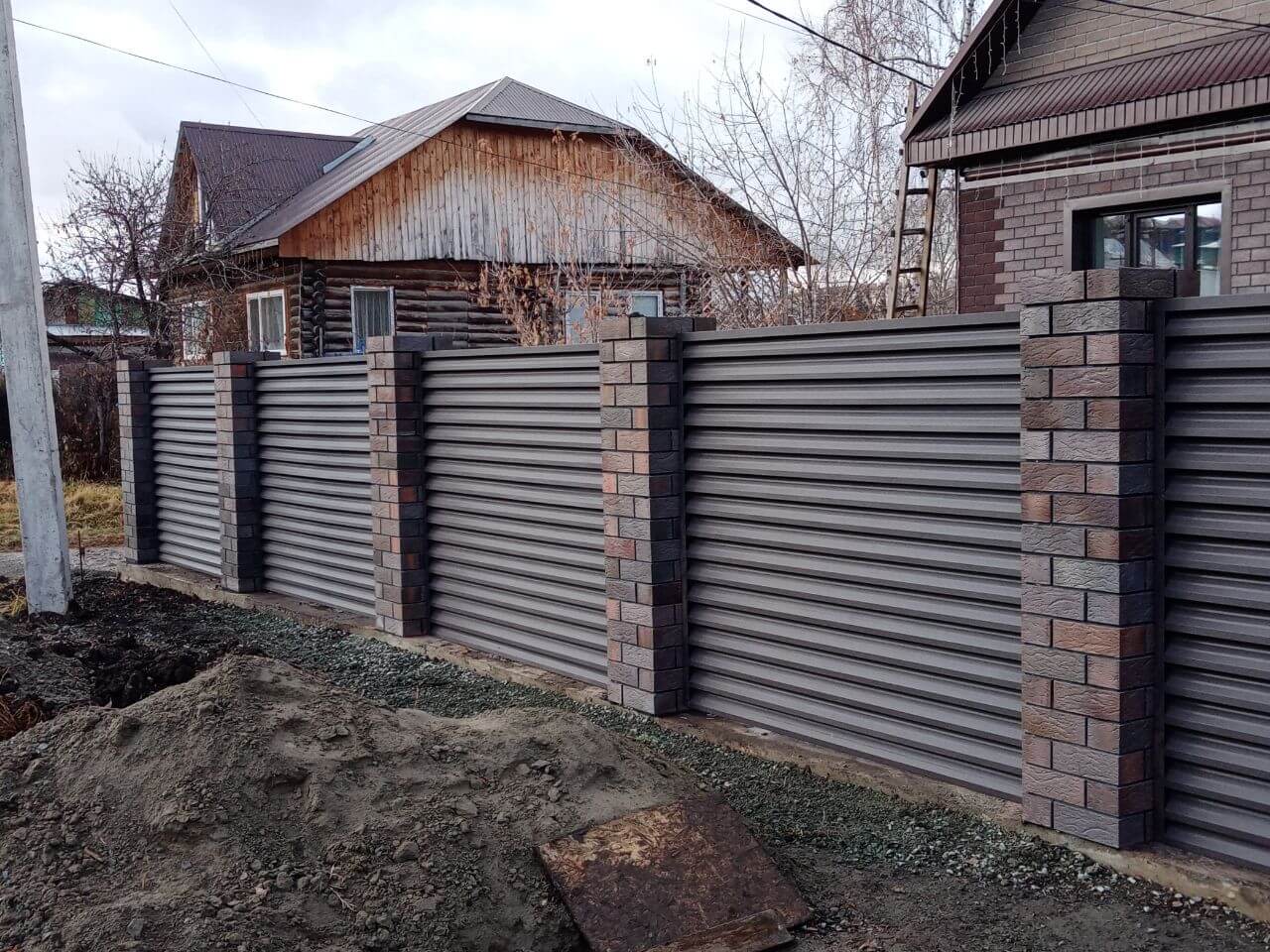 Забор-жалюзи из ламелей ЭКО-Z-US (усиленные) 30м RAL8019/8019 Темный Шоколад двусторонний МАТТЕ в Перми
