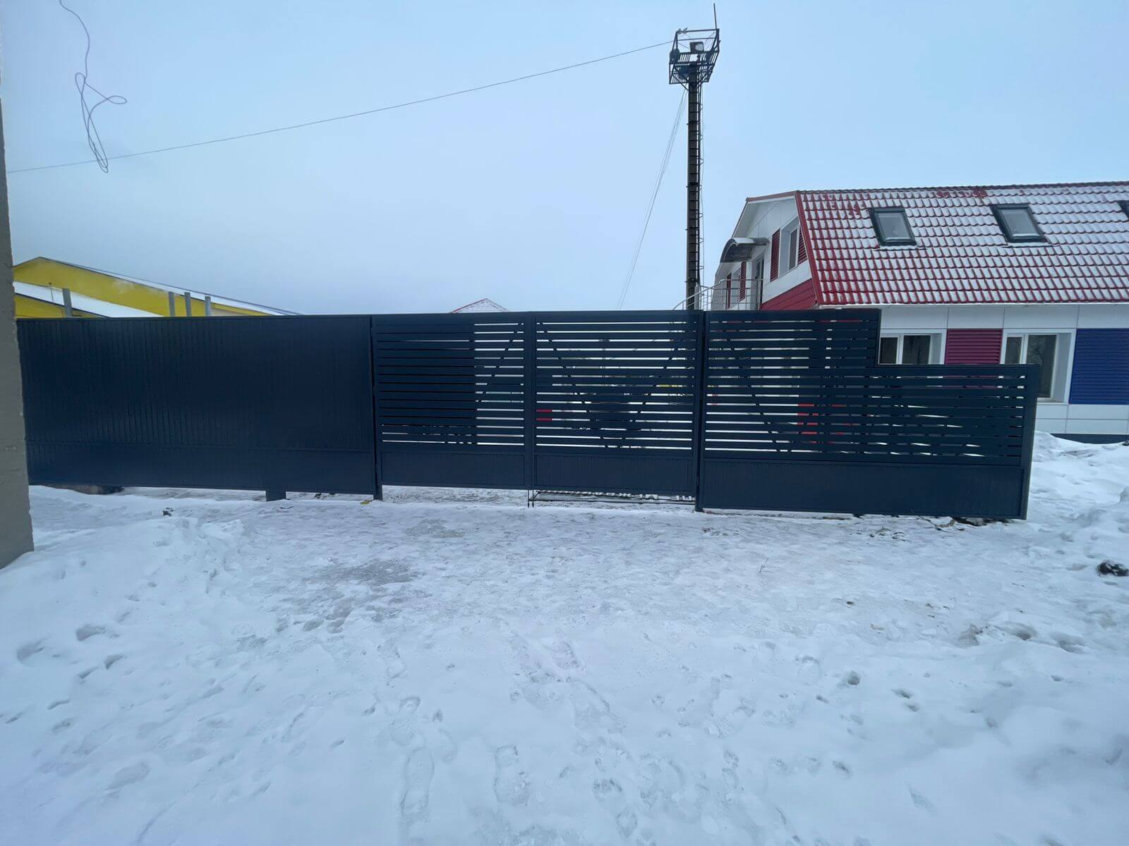 Забор-ранчо из металлического планкена 11м RAL7024 Серый Графит фото 2 в Перми