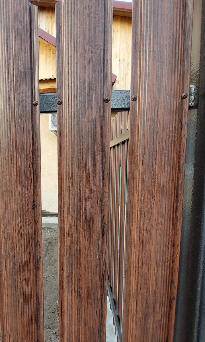 Забор из евроштакетника 13м Античный Дуб SteelArt двусторонний фото 1 в Перми