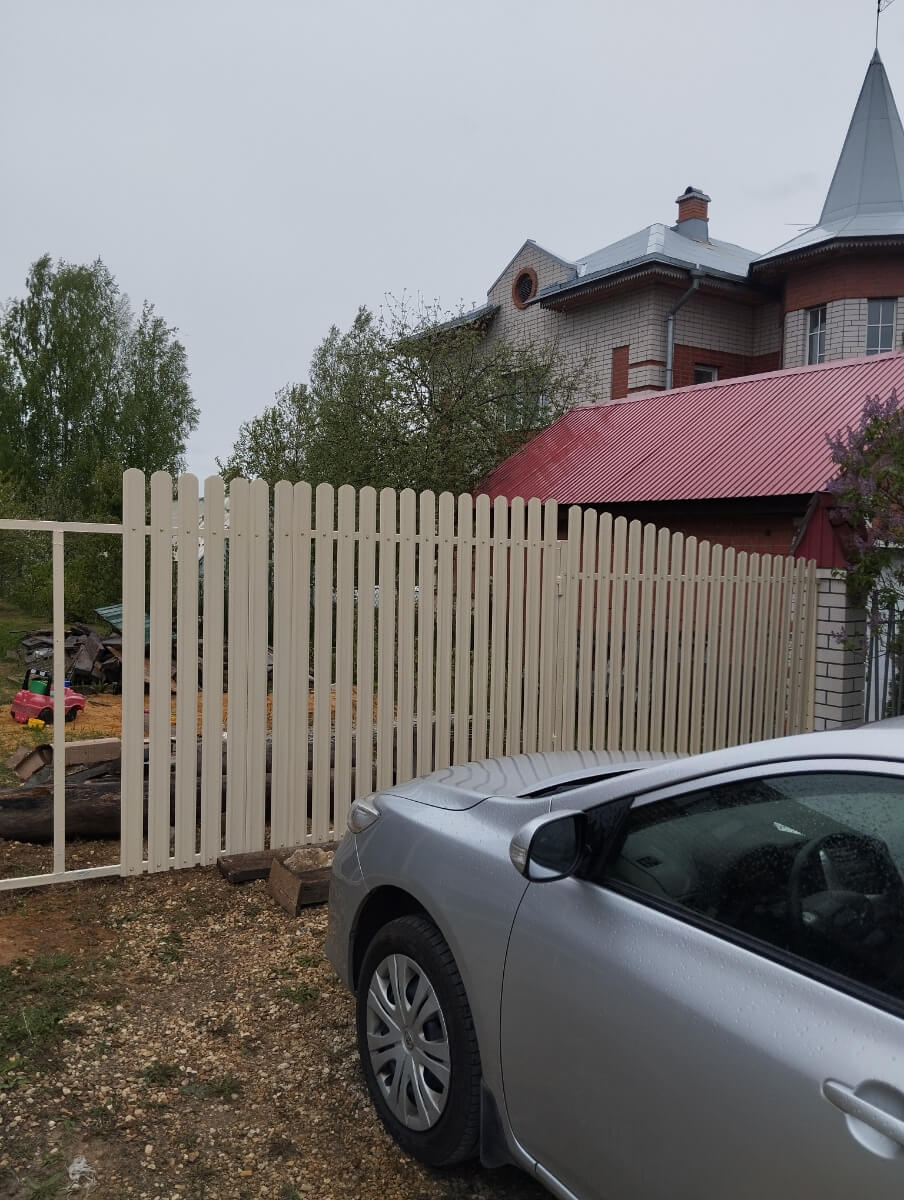 Забор из евроштакетника 9м RAL1015/1015 Слоновая Кость двусторонний фото 1 в Перми