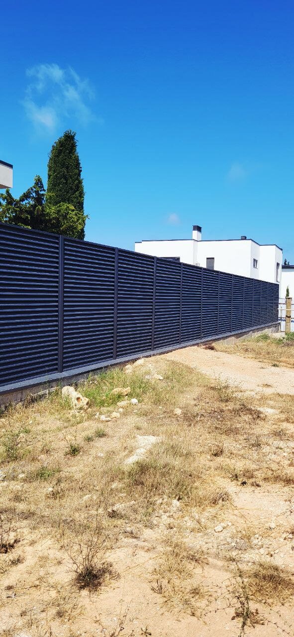 Забор-жалюзи 65м RAL7024/7024 Серый Графит МАТТЕ двусторонний фото 6 в Перми