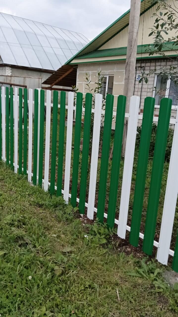 Забор из евроштакетника 10м RAL9003 Белый, RAL6029 Зеленая Мята фото 2 в Перми