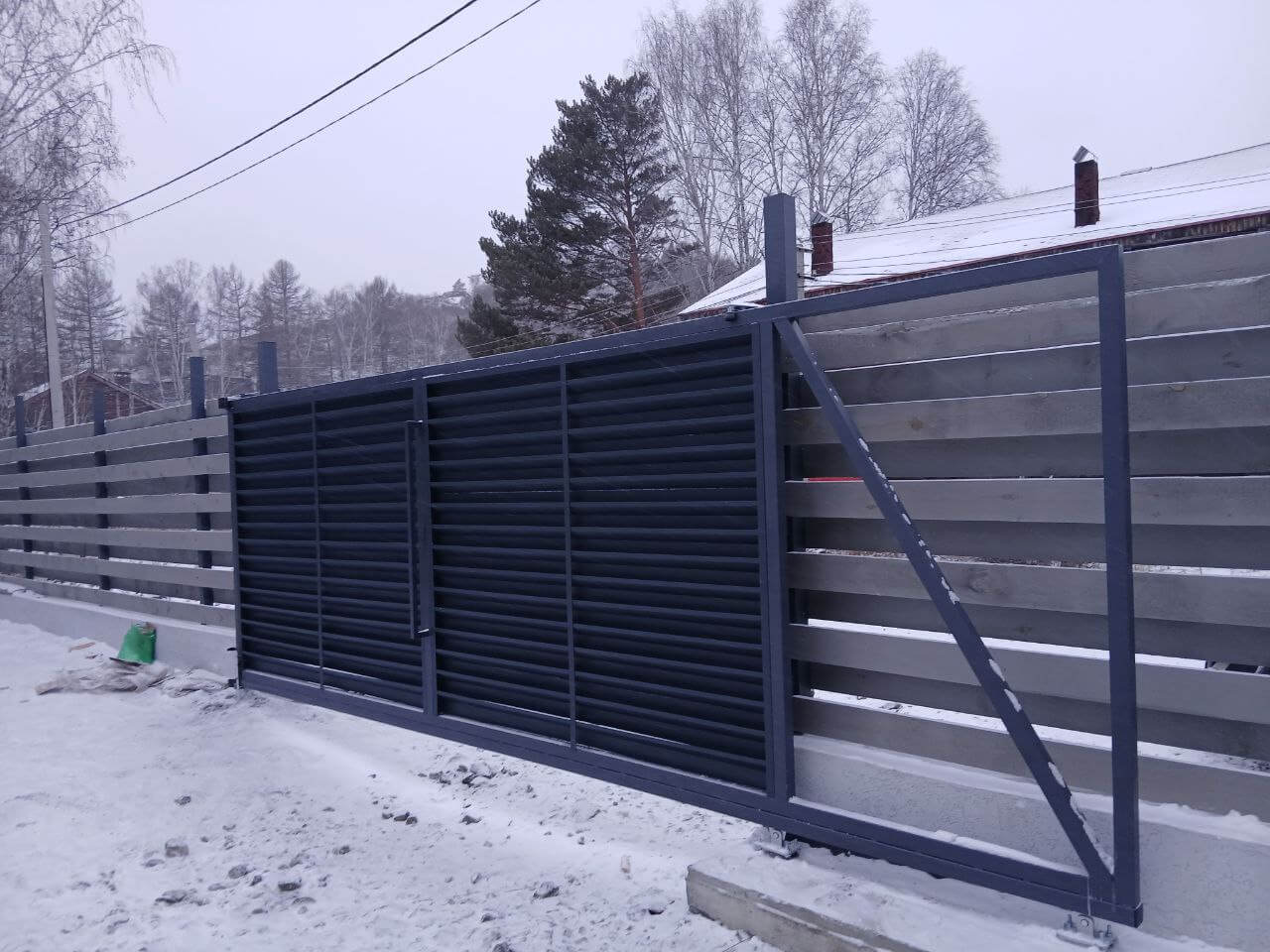 Входная группа из ламелей Хай-Тек RAL7024/7024 Серый Графит двусторонний МАТТЕ фото 4 в Перми