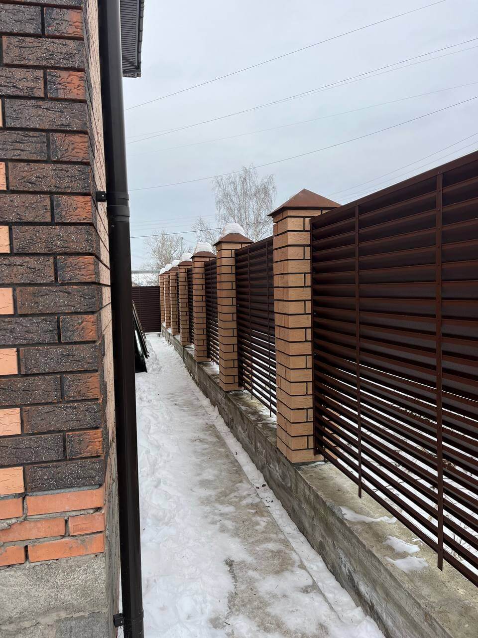 Забор-жалюзи из ламелей ЭКО-Z 87м RAL8017/8017 Шоколад двусторонний МАТТЕ фото 4 в Перми