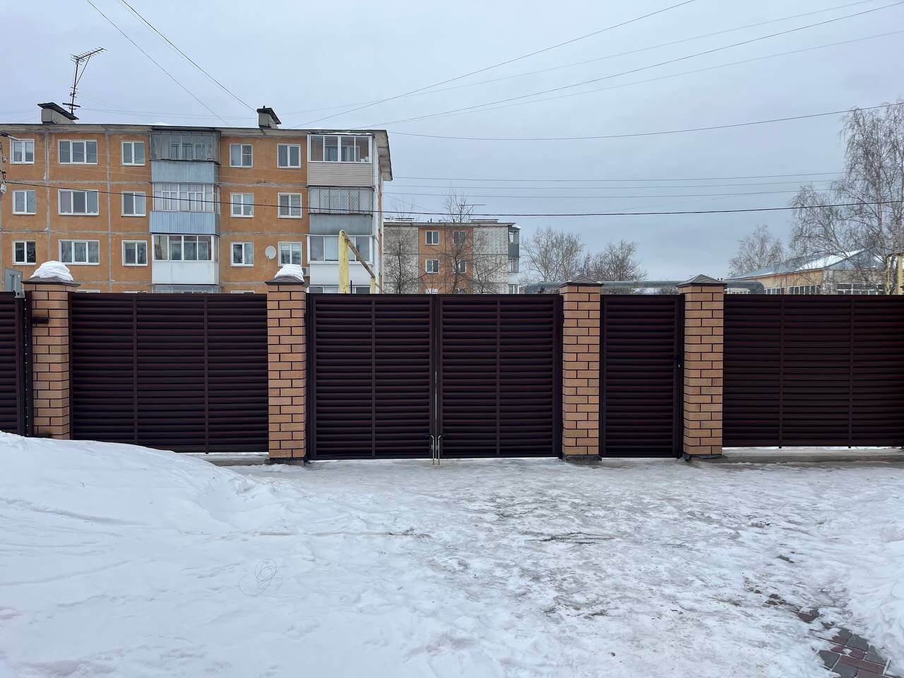 Забор-жалюзи из ламелей ЭКО-Z 87м RAL8017/8017 Шоколад двусторонний МАТТЕ фото 1 в Перми