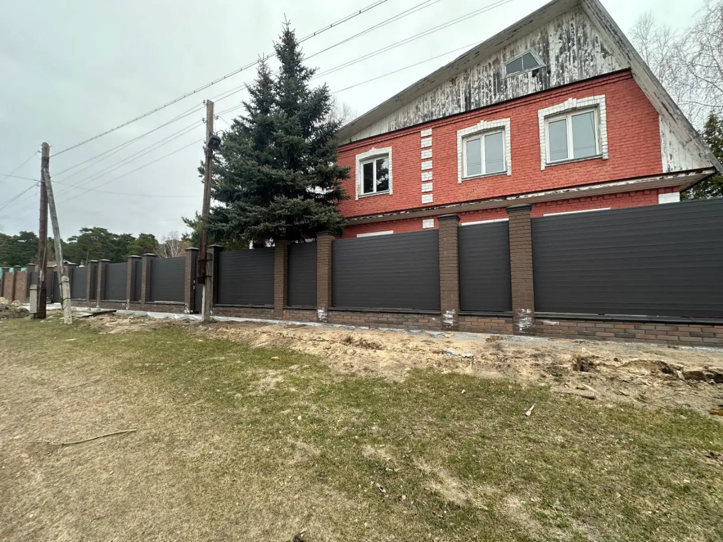 Забор-ранчо из металлического планкена 28м RAL8019 Темный Шоколад МАТТЕ фото 2 в Перми